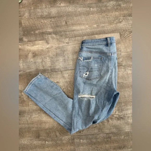 American Eagle distressed mom Jeans - Picture 4 of 4